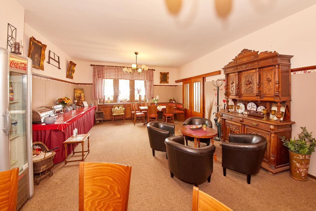 Hotel Zum Dicken Baum Майен Екстериор снимка